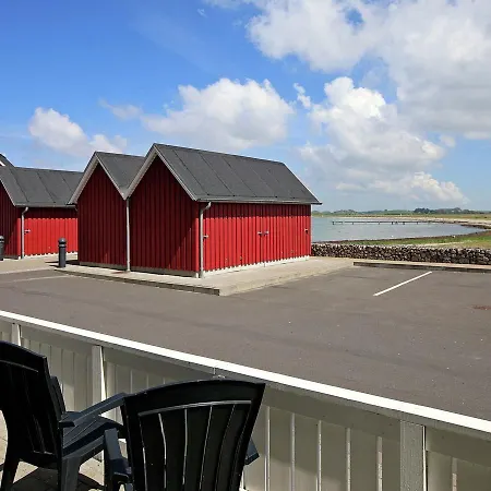 Two-bedroom Holiday In 1 *
