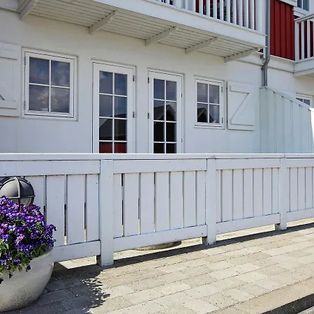 Holiday home Two-bedroom Holiday In 1 *