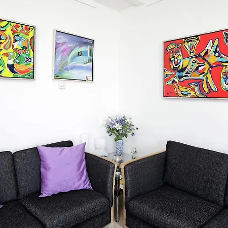 Two-bedroom Holiday In 1 *