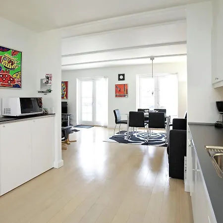 Two-bedroom Holiday In 1 *